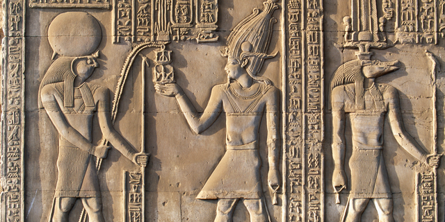 Los 14 dioses egipcios más importantes, desde Anubis hasta Amón-Ra