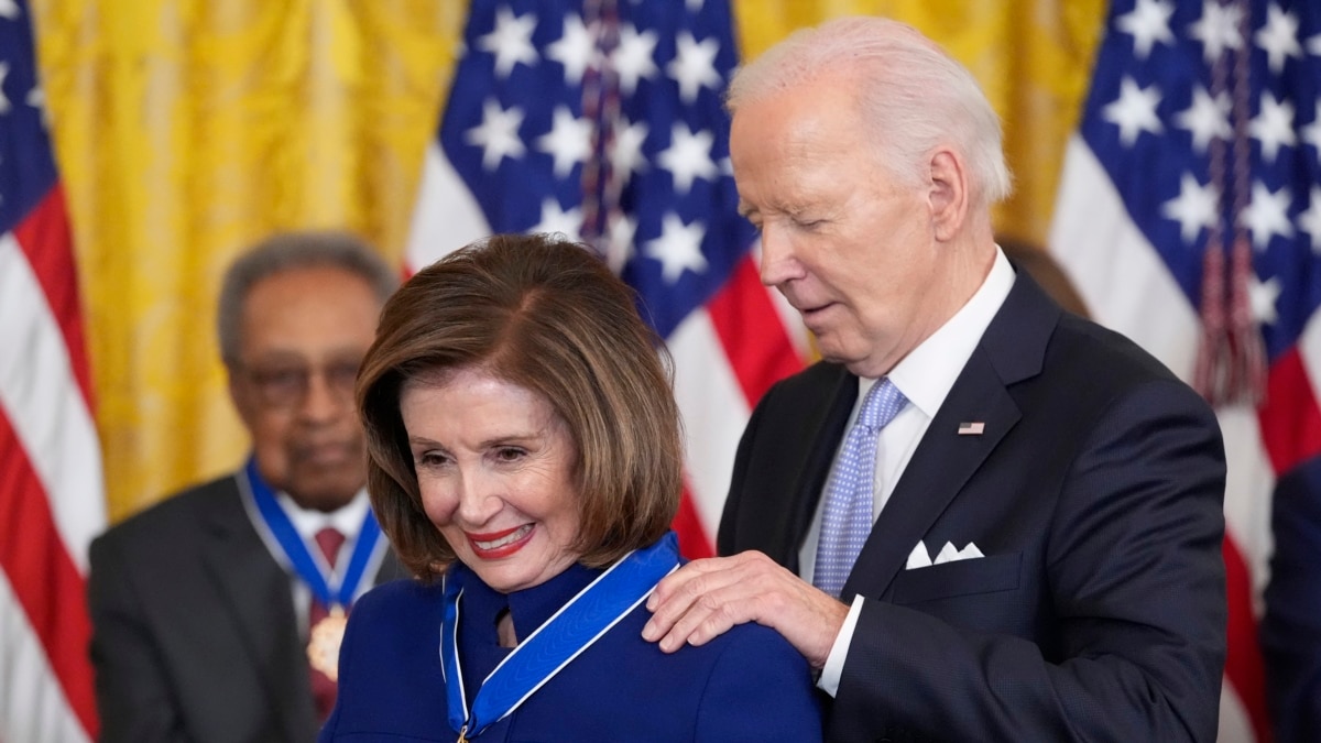 Biden otorga Medalla de la Libertad a Nancy Pelosi, Medgar Evers, Michelle Yeoh y otras 16 personas