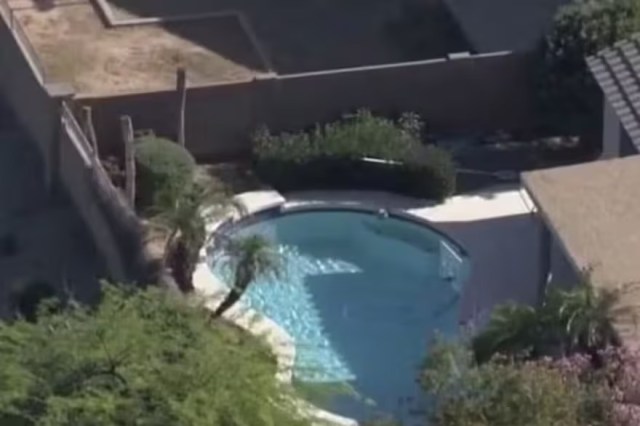 “Escena trágica”: Hombre halló muertas a sus gemelas de tres años en la piscina de su casa en Arizona