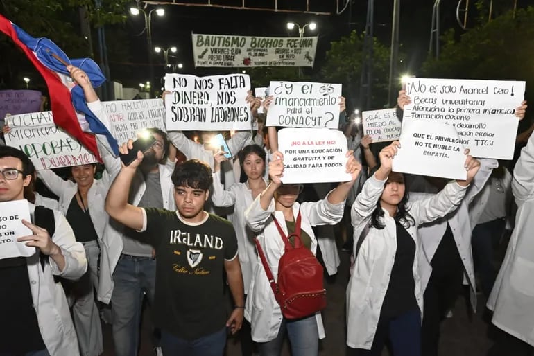 Estudiantes de Medicina de UNA repudian proyecto de ley que pondría al Cones bajo control permanente del MEC – Política – ABC Color