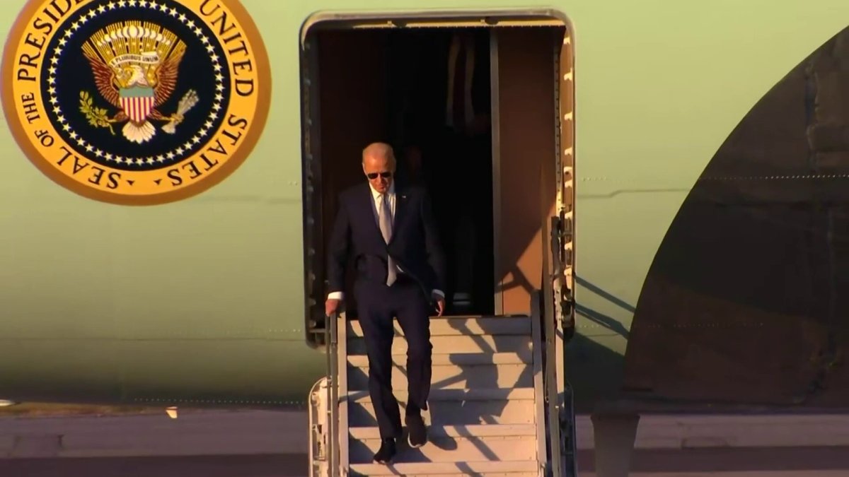 President Biden arrives in Bay Area to attend campaign receptions