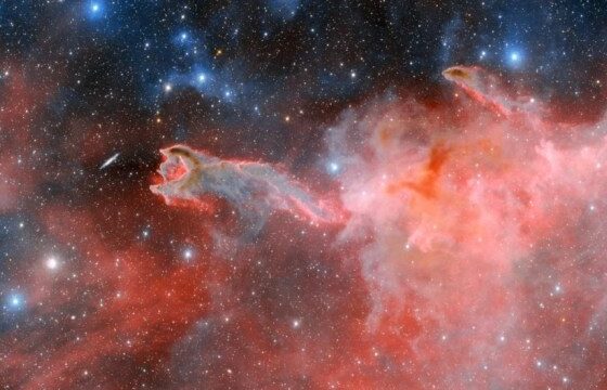nuevas-imagenes-telescopicas-revelan-la-fantasmal-“mano-de-dios”-en-la-via-lactea-que-atraviesa-el-cosmos