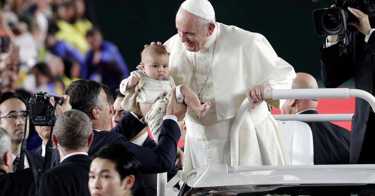 Have the courage to have children despite climate change and wars, Pope Francis says