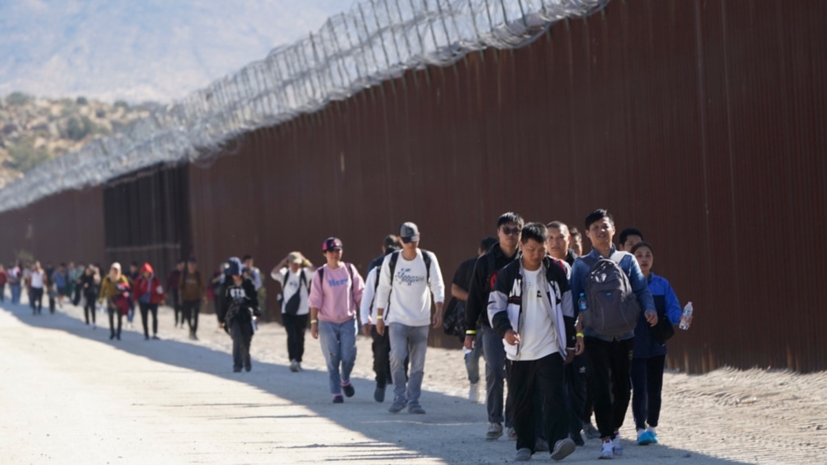 Propuesta de Biden apuntaría a algunos inmigrantes para denegación de asilo más rápida