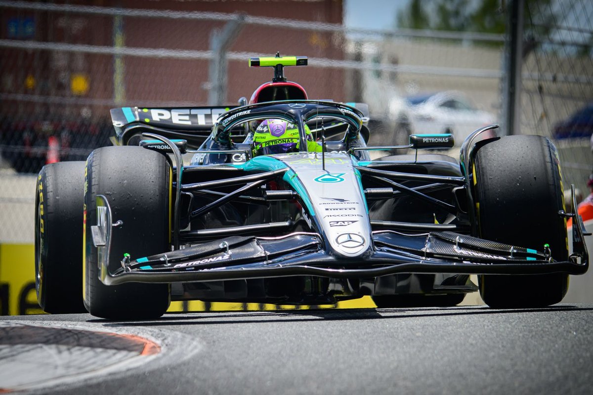 Mercedes tomó "caminos equivocados" en la F1, dice Lowe